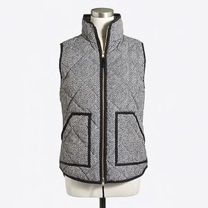 Signature J.Crew textile black white puffer vest!